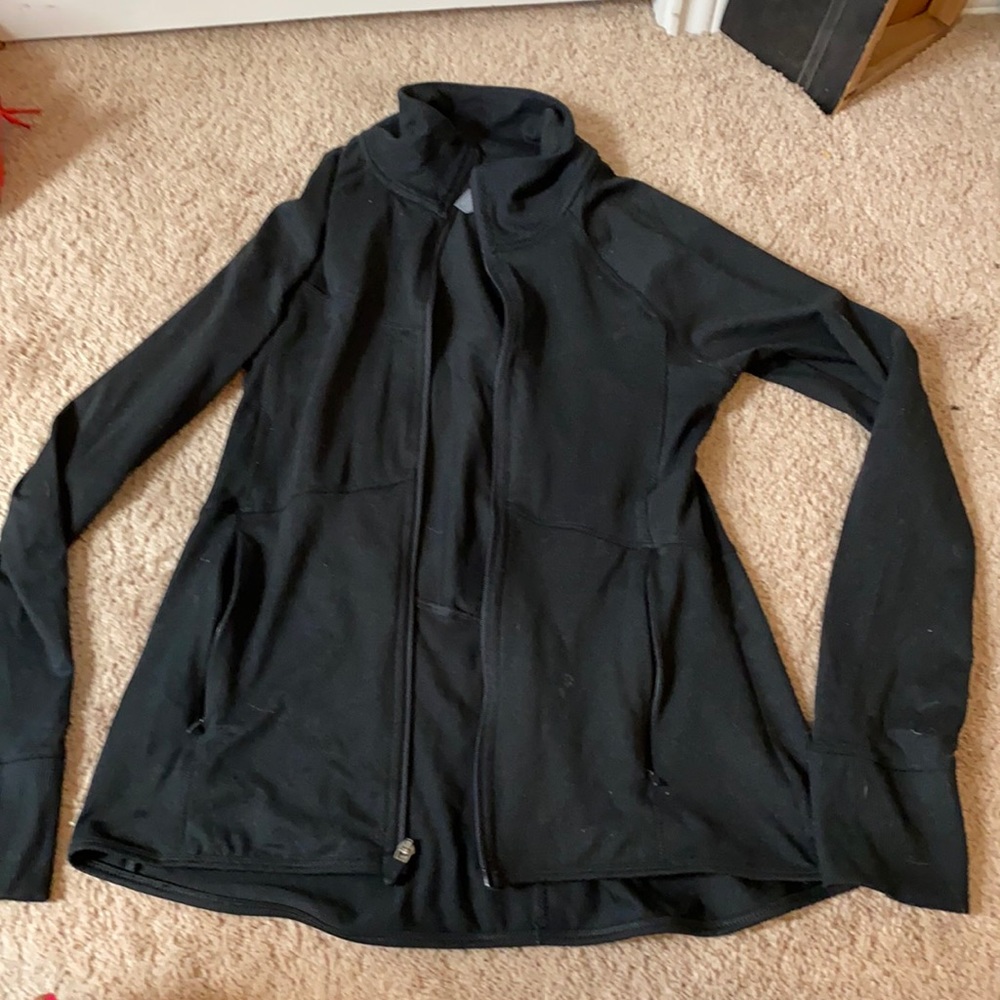 Lightweight jacket, great for working out 🖤